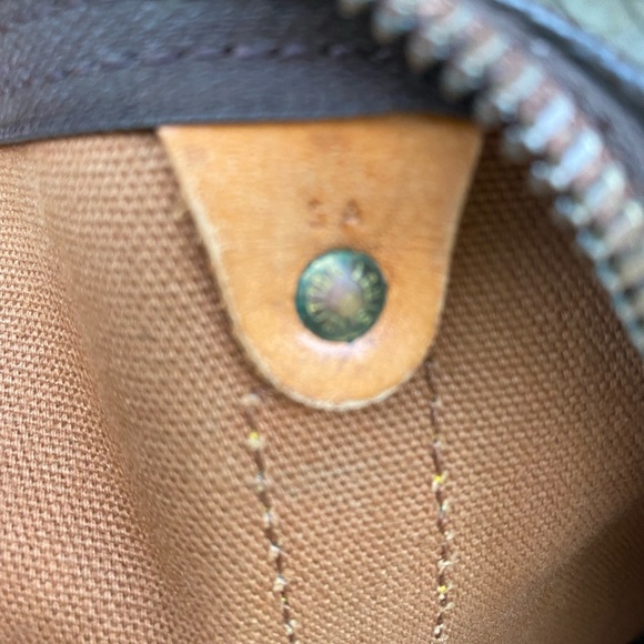 Louis Vuitton Large Handbag Monogram Canvas - Picture 13 of 15